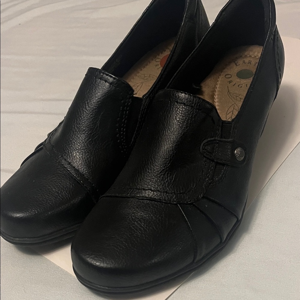 Earth Origins Women's Black Slip-On Comfort Loafers